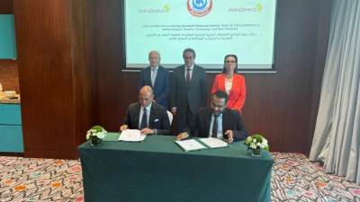  وزير الصحة يشهد توقيع خطاب نوايا مع شركة أسترازينيكا لتوطين الاختبارات الجينية الجزيئية المتقدمة