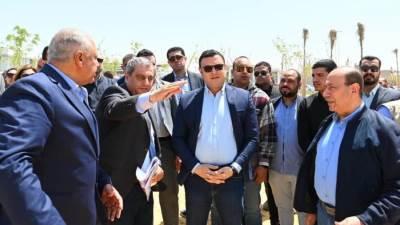 وزير الإسكان يقوم بجولة موسعة لـ"حدائق تلال الفسطاط"