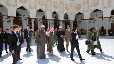 رئيسة البرلمان السولوفيني تزور الجامع الأزهر