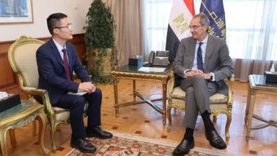 وزير الاتصالات يلتقي الرئيس التنفيذي الجديد لشركة هواوي مصر