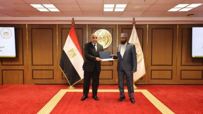 وزير العدل يكرم وفدًا قضائيًا صوماليًا بعد اجتيازه البرنامج التدريبي بمركز الدراسات القضائية