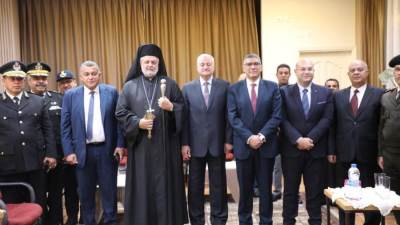 محافظ الجيزة يزور الكنيسة الكاثوليكية لتقديم التهنئة بمناسبة عيد القيامة المجيد