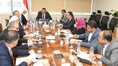 وزير الإسكان يلتقي رئيس صندوق التنمية الحضرية لمتابعة ملف تشغيل حديقة "تلال الفسطاط"