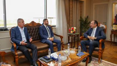 وزير قطاع الأعمال العام يبحث مع شركة التوكل الكهربائية "جيلا" فرص التعاون المشترك