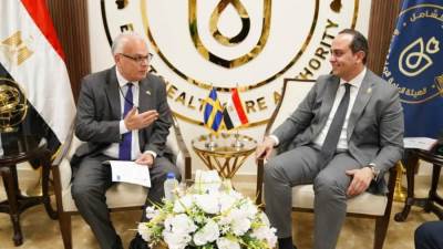 رئيس هيئة الرعاية الصحية يلتقى سفير مملكة السويد لدى مصر 