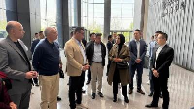 وزير الإسكان يتفقد منطقة الأعمال المركزية بمدينة "شنغهاي" الصينية على مساحة مليون م٢ 