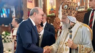 وزير الطيران المدني يُشارك الأخوة الأقباط احتفالات عيد القيامة المجيد