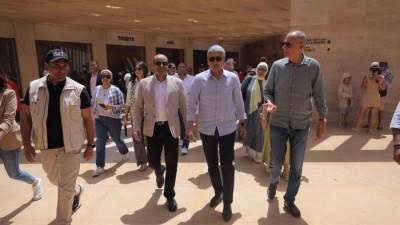 وزير السياحة يتفقد تدفق حركة الزيارة ويحرص على القيام بالتجربة السياحية كاملةً بالمنطقة