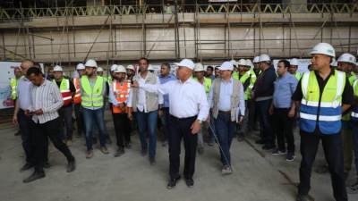وزير الصناعة في جولة تفقدية هامة بمشروع الخط الأول من شبكة القطار الكهربائي السريع
