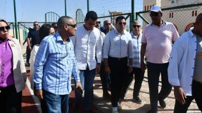 وزير الرياضة يفتتح الملعب الخماسي بمركز شباب حلايب ويوجه بتطوير المبني الإداري وإنشاء ملعب متعدد