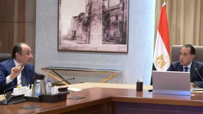 رئيس الوزراء: توجيهات رئاسية بمواصلة خطة الدولة للنهوض بصناعة الغزل والنسيج