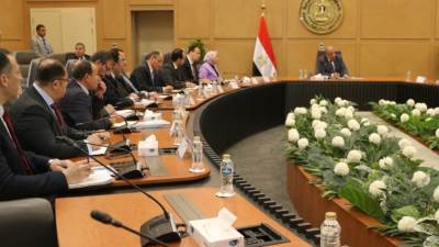  وزير الكهرباء يواصل مراجعة الإجراءات الخاصة بتأمين التغذية الكهربائية خلال فصل الصيف