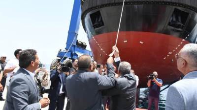 الفريق أسامة ربيع يشهد تدشين القاطرتين عزم 1" و"عزم 2" بمصنع مصر للقاطرات