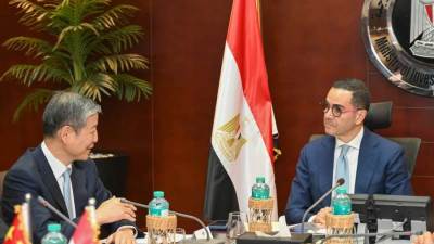 وزير الاستثمار والتجارة الخارجية يلتقي السفير الصيني بالقاهرة لبحث سبل تعزيز العلاقات الاقتصادية