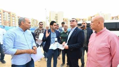 وزير الإسكان يواصل جولته اليوم بمتابعة سير عمل المشروعات السكنية بمدينة العبور الجديدة 