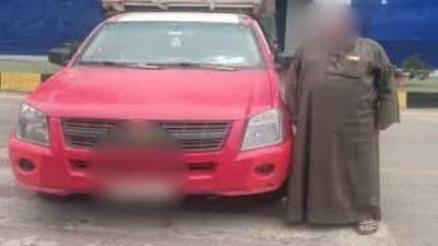 الداخلية تضبط قائد سيارة "نقل" لقيامه بتحميل الأطفال أعلى السيارة وتعريض حياتهم للخطر