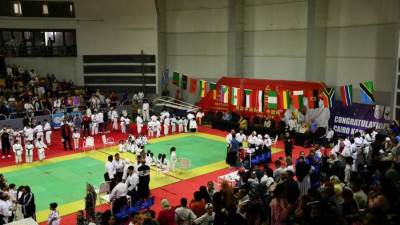 وزير الرياضة يتفقد منافسات البطولة الإفريقية المفتوحة للكاراتيه التقليدي بإستاد القاهرة الدولي