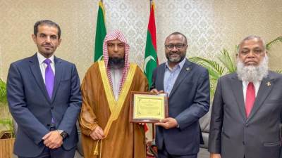 المالديف تكرّم وزير الشؤون الإسلامية السعودي بمنحه درع الشخصية الداعمة للوسطية والتسامح لعام 2025