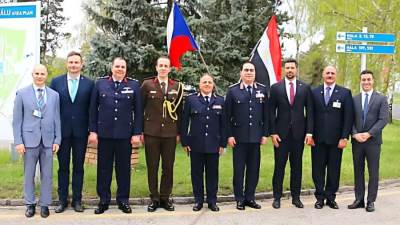 قائد القوات الجوية يلتقى عدد من مسئولى القوات المسلحة التشيكي