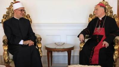 مفتي الجمهورية يقدم واجب العزاء في البابا فرنسيس بسفارة الفاتيكان بالقاهرة