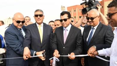 وزير الشباب والرياضة ومحافظ الجيزة يفتتحان منشآت رياضية جديدة بنادي حدائق الأهرام