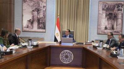 رئيس الوزراء يتابع مع وزير العمل عددا من ملفات العمل