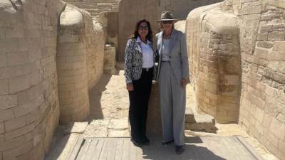 وزيرة التنمية ترافق الحاكم العام لأستراليا في جولتها السياحية بالأهرامات والمتحف المصري