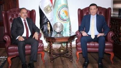 وزير الزراعة يبحث مع محافظ الشرقية استعدادات مهرجان الخيول العربية وتطوير حديقة حيوان الزقازيق