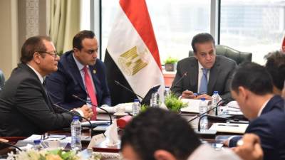 "عبدالغفار" يشدد على سرعة العمل لتطبيق منظومة التأمين الصحي بباقي محافظات الجمهورية