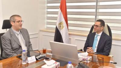  "الخطيب": مصر تعمل على بناء استراتيجية واضحة لصناعة الغزل والنسيج