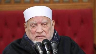 شيخ الأزهر يطمئن هاتفيًّا على صحة الدكتور أحمد عمر هاشم بعد تعرضه لوعكة صحية