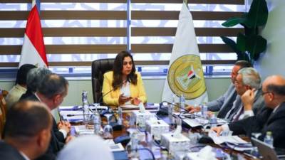 وزيرة التنمية تتابع مع القيادات الموقف التنفيذي لمشروعات الخطة الاستثمارية للوزارة والمحافظات