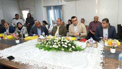 وزير الإسكان يعقد اجتماعًا مع الشركات العاملة بحدائق تلال الفسطاط لمتابعة الموقف التنفيذي للمشروع