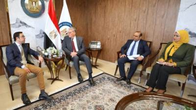 وزير البترول يعقد اجتماعًا مع شركة "شارد كابيتال" للوقوف علي تطورات العمل بمجمع البحر المتوسط للبتروكيماويات في العلمين الجديدة