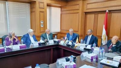 نائب وزير الإسكان يعقد اجتماعاً موسعاً مع اللجنة التنسيقية العليا لتحديث منظومة أكواد مياه الشرب والصرف الصحي