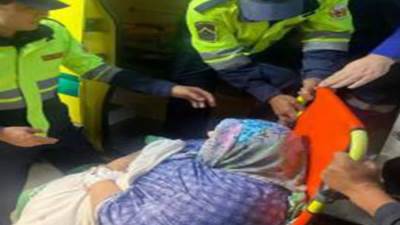 في استجابة فورية.. "أمن القاهرة" يلبي استغاثة لنقل سيدة غير قادرة على الحركة إلى المستشفى