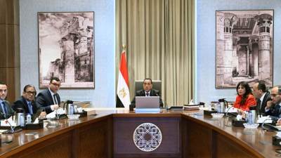 رئيس الوزراء يتابع مع وزير الإسكان عددا من ملفات عمل الوزارة