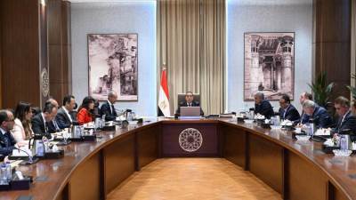 رئيس الوزراء يستعرض مشروع تطوير المنظومة الالكترونية لإنهاء إجراءات وصول السائحين إلى المطارات المصرية