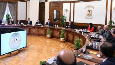 رئيس الوزراء يجتمع مع أعضاء اللجنة الاستشارية للتنمية العمرانية وتصدير العقار