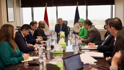 وزير السياحة يلتقي سكرتير عام منظمة الدول الثماني النامية للتعاون الاقتصادي D8 والوفد المرافق له