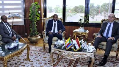 وزير الطيران المدني يلتقي وزير الخارجية والتعاون الدولي بجزر القمر