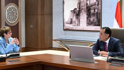 رئيس الوزراء يلتقي رئيسة البنك الأوروبي لإعادة الإعمار والتنمية والوفد المرافق لها