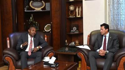 وزير الرياضة يلتقي وزير الخارجية والتعاون الدولي ورئيس اللجنة الأولمبية لجمهورية القمر