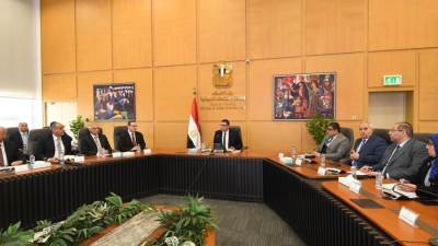 وزير الإسكان يعقد اجتماعا للجنة التنسيقية العليا ويُصدر حزمة من التكليفات والتوجيهات لرؤساء أجهزة المدن الجديدة