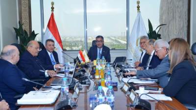 وزير التموين يؤكد على العمل وفق رؤية واضحة لتعزيز المخزون الاستراتيجي من الزيوت