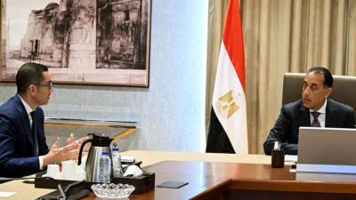 رئيس الوزراء يتابع مع وزير الاستثمار تنفيذ التكليفات الرئاسية لتحسين مناخ الاستثمار