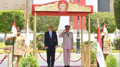 وزير الدفاع والإنتاج الحربى يلتقى وزير الدفاع القبرصى لبحث التعاون العسكري