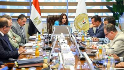 وزيرة التنمية تتابع مع قيادات الوزارة سير العمل في 16 مركز تكنولوجي بـ9 محافظات