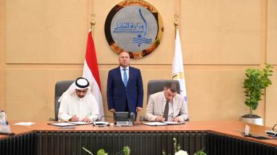 توقيع عقد ترخيص شركة "جرين فالي" لتشغيل 100 سيارة كهربائية بالقاهرة والجيزة