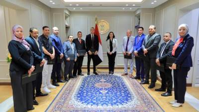 وزيرة التضامن الاجتماعي تكرم اللجنة العليا للتشريعات بالوزارة